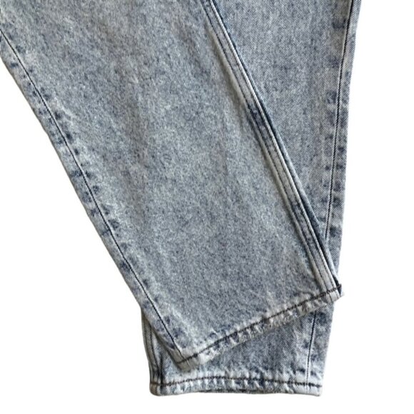 ABERCROMBIE & FITCH High Rise Mom Jeans in Vintage Inspired Acid Wash - Picture 5 of 8